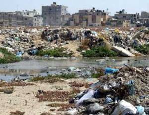 201005_waste_piles_up_at_rafah_municipality_waste_dump[1]